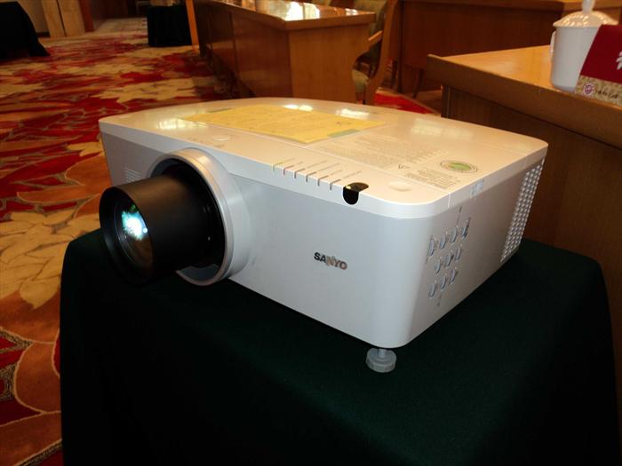 武汉租赁投影机幕布灯光音响调音台等…活动设