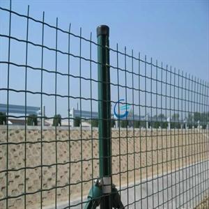 湖南省彬州空地围栏网多少钱一米，养殖围栏网 圈地护栏