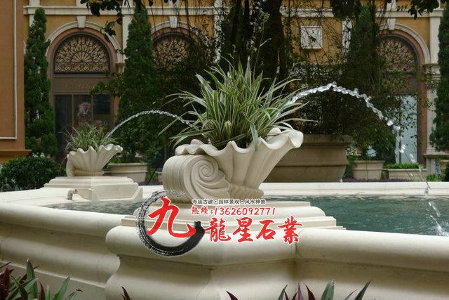 福建九龙星石业发展有限公司作为石雕工艺品生产厂家,专业生产石雕产品,公司坐落于中国石雕之乡惠安,专注石雕二十年,产品畅销海内外。主要经营:园林景观,寺庙古建雕刻,城市雕塑,石雕工艺品;陵园墓碑雕刻;设计,生产,加工,销售,安装一条龙服务。主要产品有:大中型喷水池、花盆等园林景观石制品,及大类的园林景观装饰石雕,石雕佛像,石雕香炉、供桌,石雕狮子,各类神兽定做等寺庙古建雕刻,产品质优价廉,畅销国内外市场。